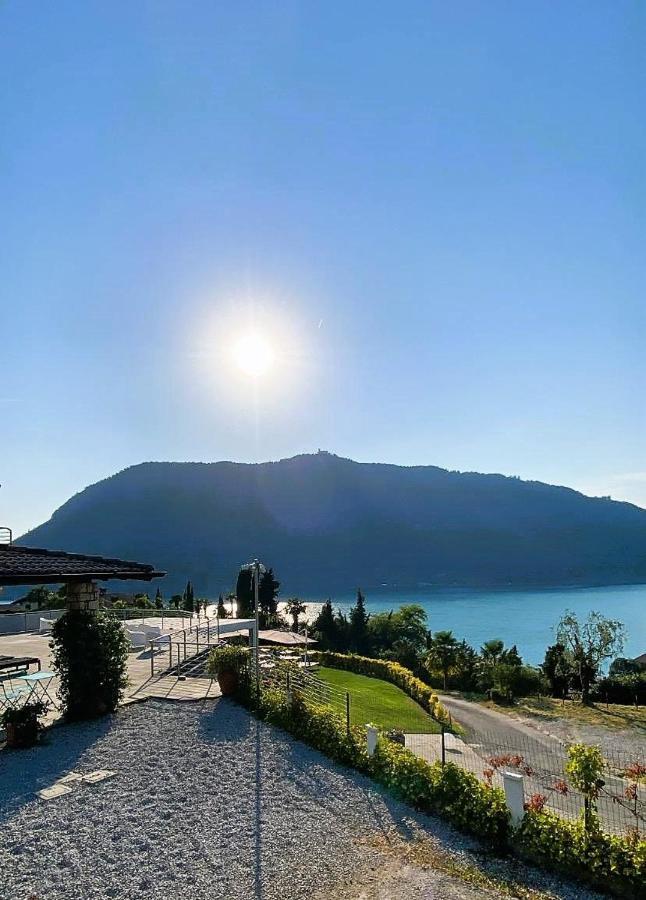 Vela Di Soleville Camere Con E Senza Vista Lago Con Ristorante & Pizzeria Sale Marasino Kültér fotó