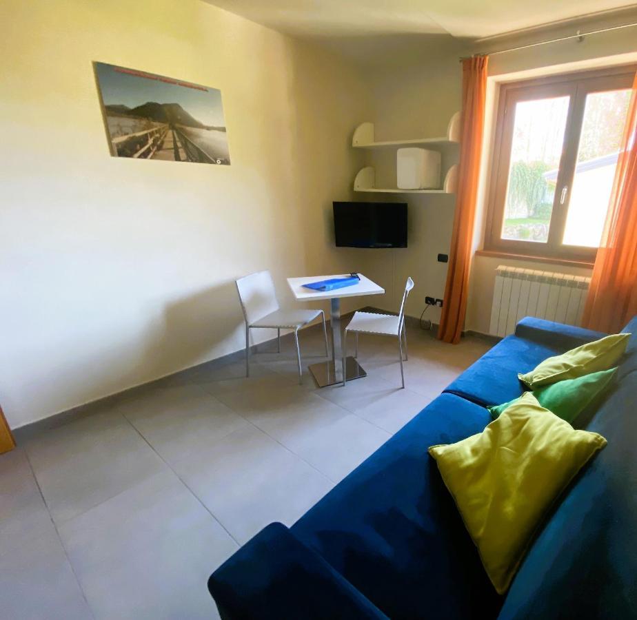 Vela Di Soleville Camere Con E Senza Vista Lago Con Ristorante & Pizzeria Sale Marasino Kültér fotó