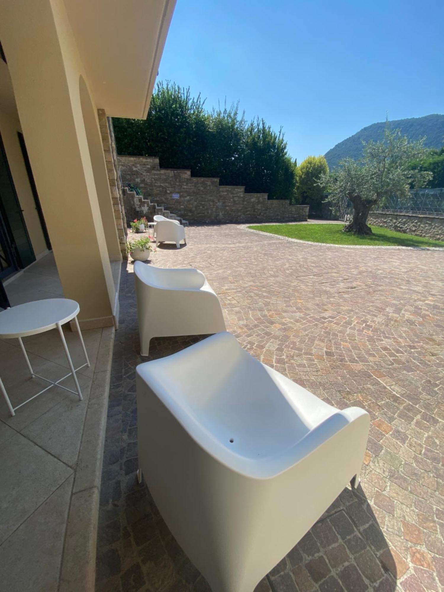 Vela Di Soleville Camere Con E Senza Vista Lago Con Ristorante & Pizzeria Sale Marasino Kültér fotó