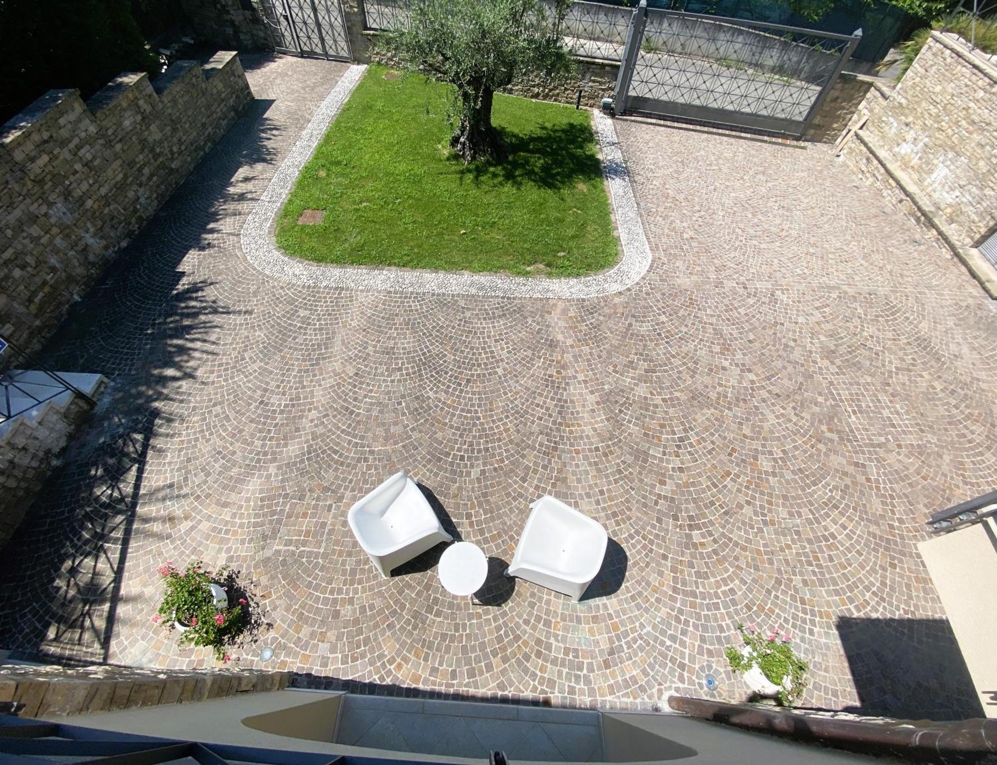 Vela Di Soleville Camere Con E Senza Vista Lago Con Ristorante & Pizzeria Sale Marasino Kültér fotó